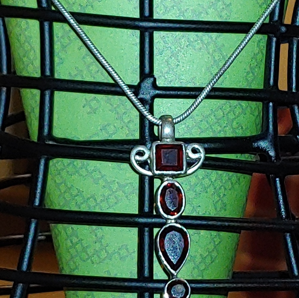 925-Garnet pendant/necklace
